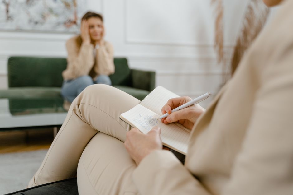 الاكتئاب: فهم الأسباب والعلاجات المتاحة