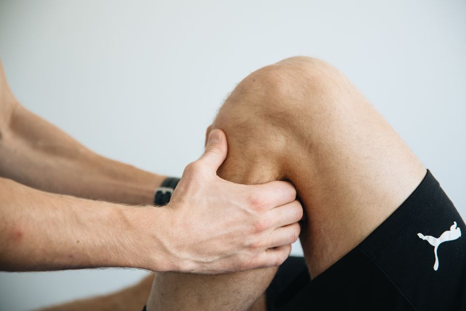 إعادة التأهيل بعد الإصابات الرياضية: دليل للعودة إلى النشاط